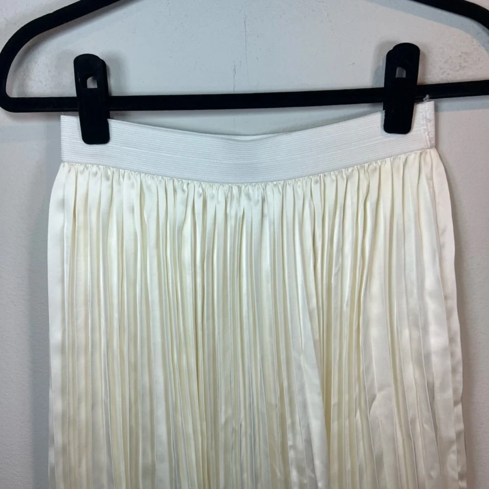 CUPCAKES & CASHMERE Pleated Satin Midi Skirt ivory Pull On Lined Bridal Sz Small